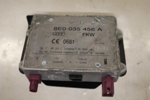 17796304 – 8E0035456A – Radio versterker