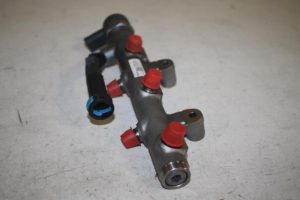 17804613 – 059130090CS – Fuel distributor