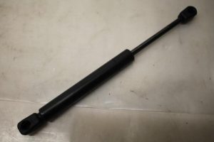17796311 – 8N0823359 – Gasdemper Motorkap links