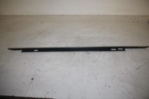 17807246 – 4G0853763C1L1 – Door strip