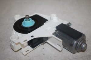 17807113 – 8K0959811A – Raammotor Portier