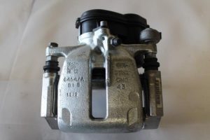 17793137 – 8K0615403C – Remklauw (Tang) links-achter