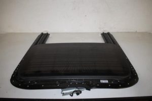 17825735 – 4F9877049A – Sunroof