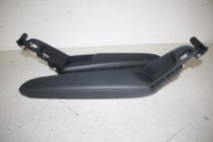 17809170 – 8T2867174A25D – Armleuning