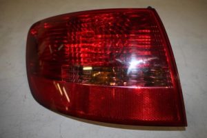 17827735 – 4F9945095 – Achterlicht links