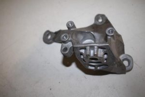 17817820 – 4H0399113E – Gearbox mount