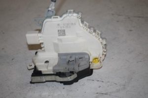 17806376 – 8J1837015D – Türschlossmechanik 4-türig links vorne
