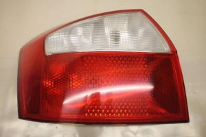 17800829 – 8E5945217 – Achterlicht links