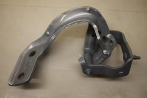 17795597 – 8R0827300A – Scharnier Achterklep