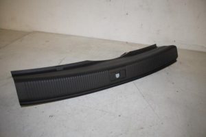17822305 – 8T8864483B4PK – Afdekking slotvanger achter