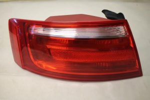 17801954 – 8T0945095A – Achterlicht links