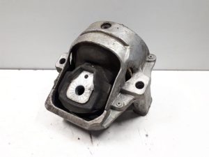 18640243 – 8R0199381A – Engine mount
