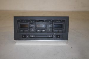 17821126 – 8E0820043BM5PR – Climatronic Panel