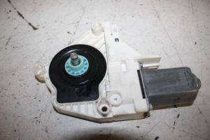 17815709 – 8K0959802C – Raammotor Portier