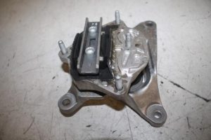 17811751 – 8W0399118D – Versnellingsbak Steun