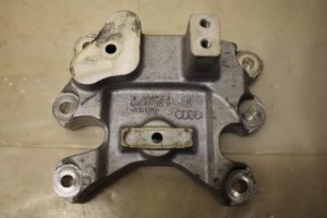 17799079 – 4G0399115M – Gearbox mount