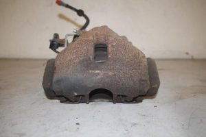 17827439 – 8E0615123A – Remklauw (Tang) links-voor