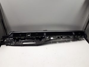 20234118 – 8W1820902B6PS – Luchtrooster Dashboard