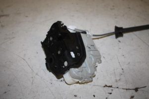 17823901 – 8X2837016B – Türschlossmechanik 4-türig rechts vorne