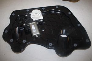 17804029 – 4H0837916 – Deurplaat 4Deurs rechts-voor