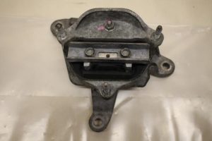 17797032 – 8K0399115BK – Gearbox mount