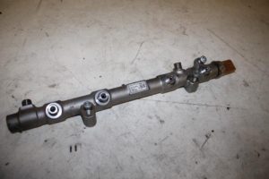 17822648 – 057130089AH – Kraftstoffverteiler