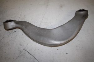 17817072 – 8K0505324F – Draagarm boven rechts-achter