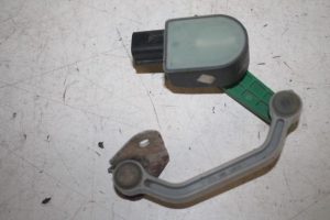 17805909 – 4F0505466M – Xenon hoogteregelaar