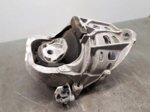 20410245 – 4M0199255AJ – Engine mount