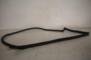 17808589 – 8W8831708 – Front door seal 4-door, right
