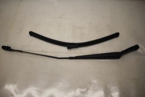 17795931 – 8R1955408B1P9 – Ruitenwisserarm voor