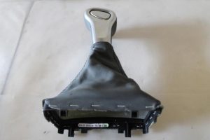 17793448 – 8K1713139RAOE – Versnellingspook