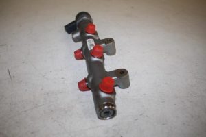 17804616 – 059130090CS – Fuel distributor