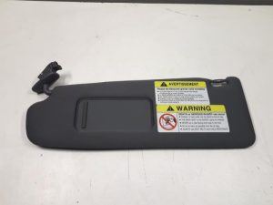 21015930 – 8N8857551A17L – Zonneklep