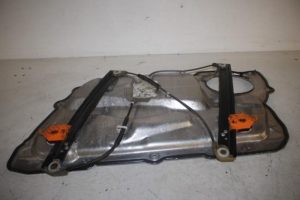 17807331 – 4E0837849 – Ruitmechaniek 4Deurs links-voor
