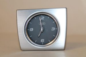 17791320 – 4H0919204B – Uhr