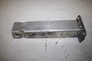 17818959 – 4M0802037A – Chassisbalk voor