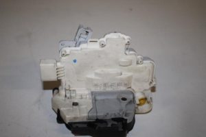 17817413 – 8E1837015AA – Door lock mechanism 4-door, front left