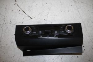 17813995 – 8K2820043AHXZF – Climatronic Paneel