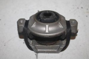 17806692 – 4E0399151BD – Gearbox mount