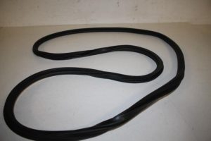 17817702 – 4M0831721C – Portierrubber 4Deurs links-voor