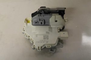 17794452 – 8J1837015D – Türschlossmechanik 4-türig links vorne
