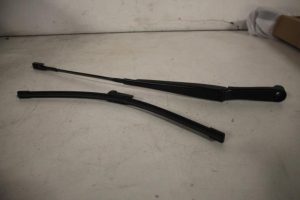 17828108 – 4KL9554081P9 – Front wiper arm