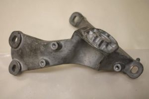 17797006 – 4H0399114E – Gearbox mount