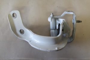 17793287 – 4G9827299 – Tailgate hinge