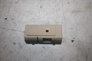 17822823 – 8V0035724LM5 – AUX/USB aansluiting