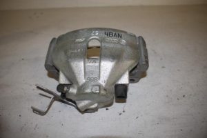 17806747 – 8E0615124A – Remklauw (Tang) rechts-voor