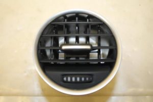 17798974 – 8H0820951D5PR – Luchtrooster Dashboard