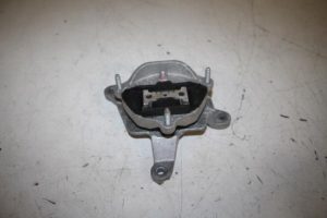 17816382 – 8K0399151CM – Gearbox mount