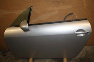 17799400 – 8N0831051C – Portier 2Deurs links